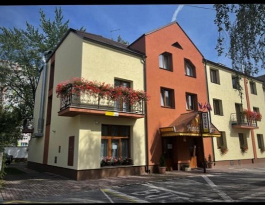 Hotel Adler Ceske Budejovice Exterior photo