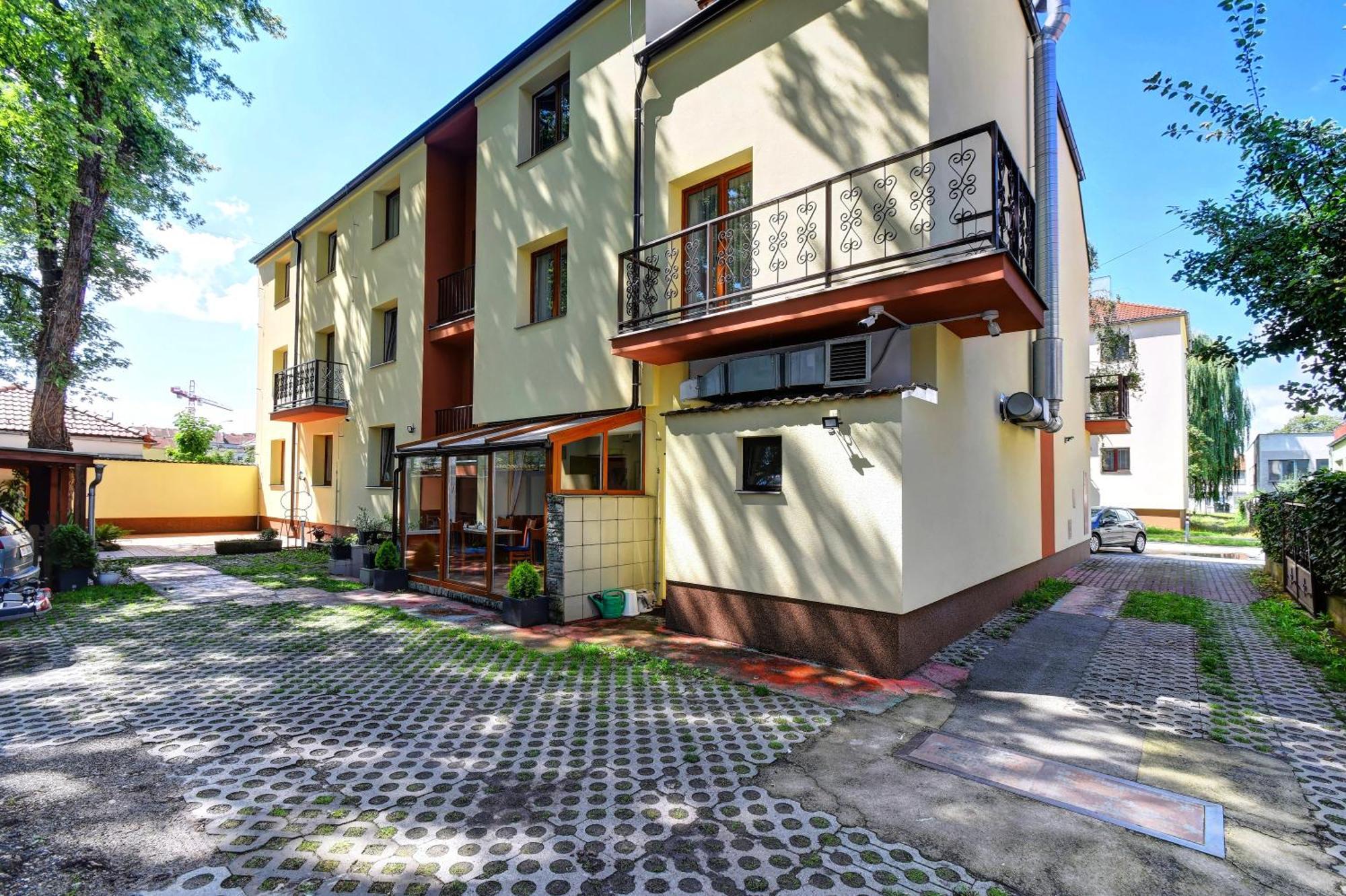 Hotel Adler Ceske Budejovice Exterior photo