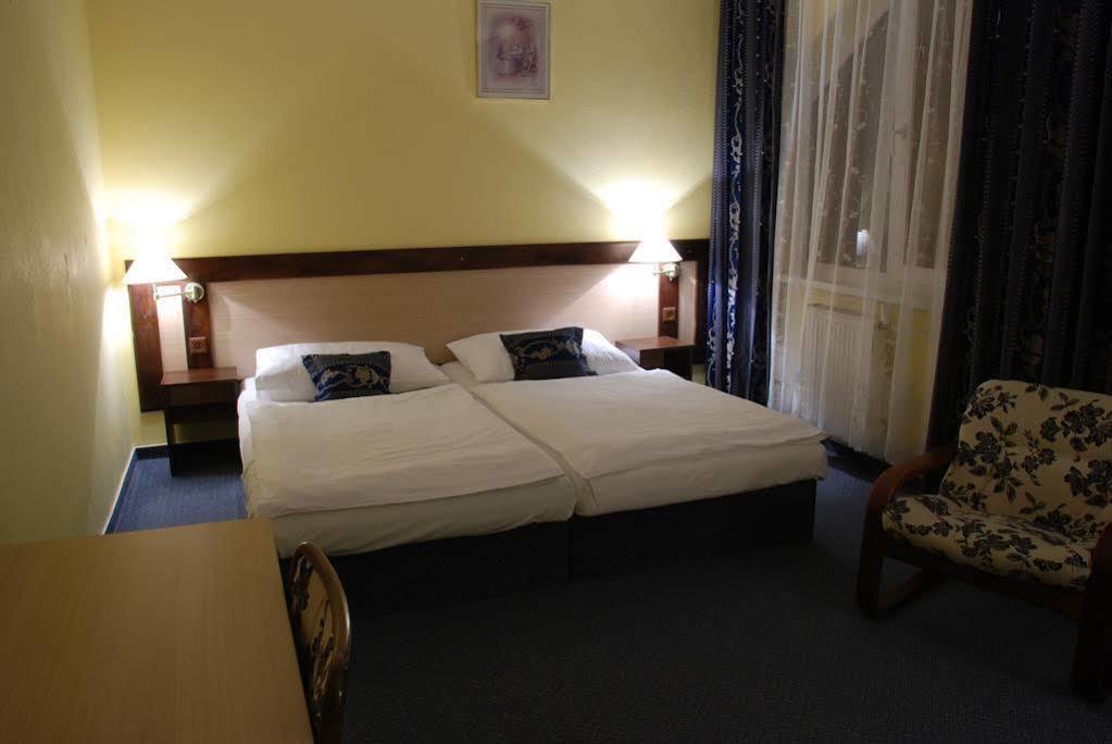 Hotel Adler Ceske Budejovice Exterior photo