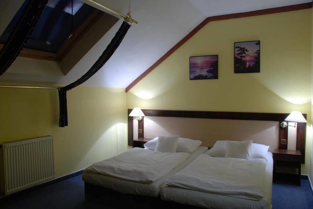 Hotel Adler Ceske Budejovice Exterior photo