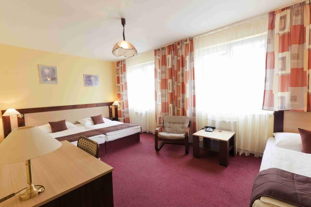 Hotel Adler Ceske Budejovice Exterior photo