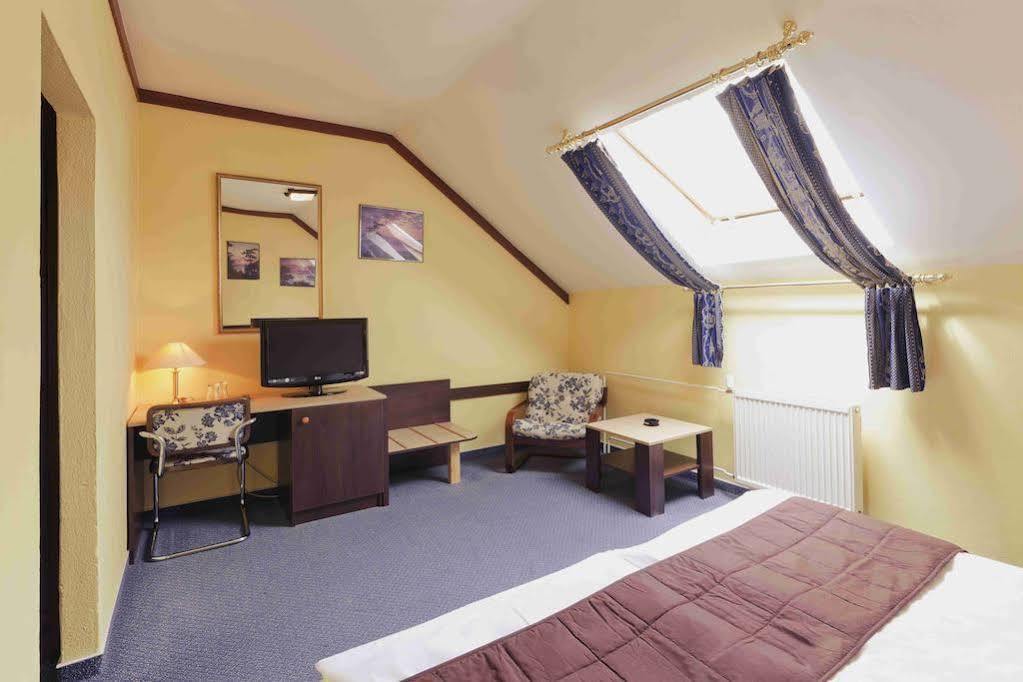 Hotel Adler Ceske Budejovice Exterior photo